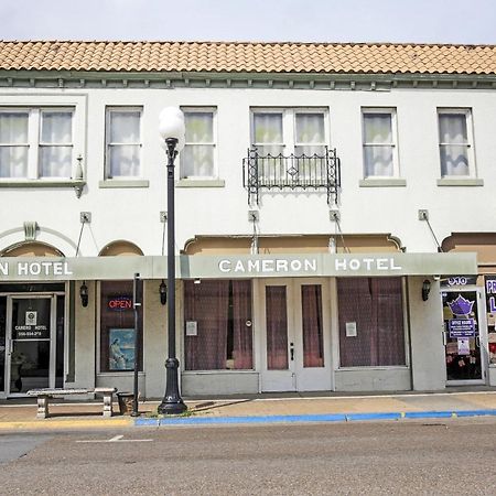 OYO Cameron Historic Hotel Brownsville I-69E Extérieur photo