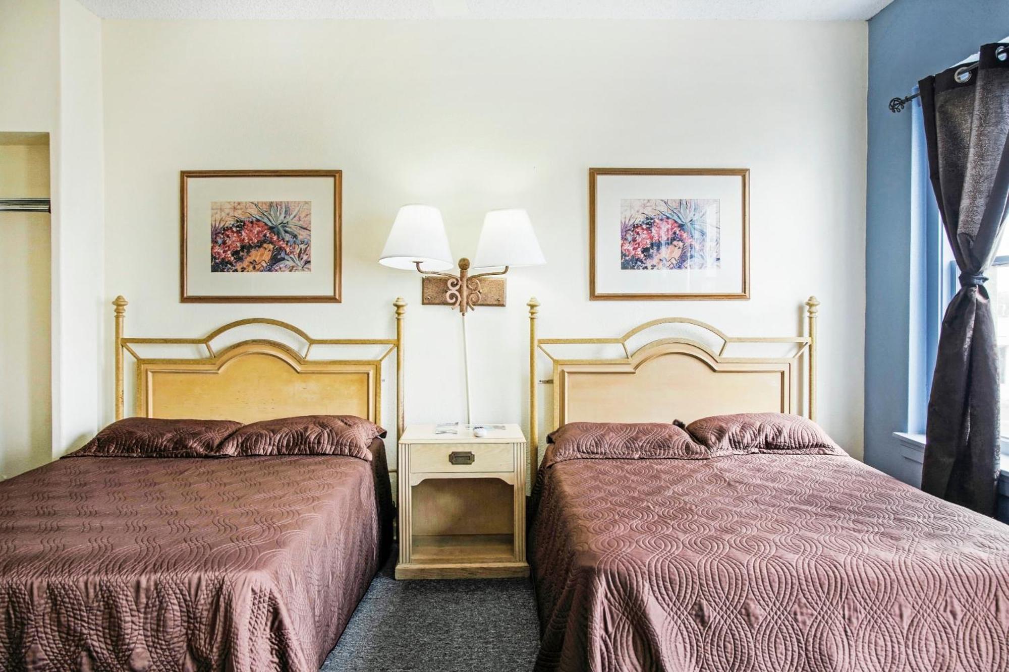 OYO Cameron Historic Hotel Brownsville I-69E Extérieur photo
