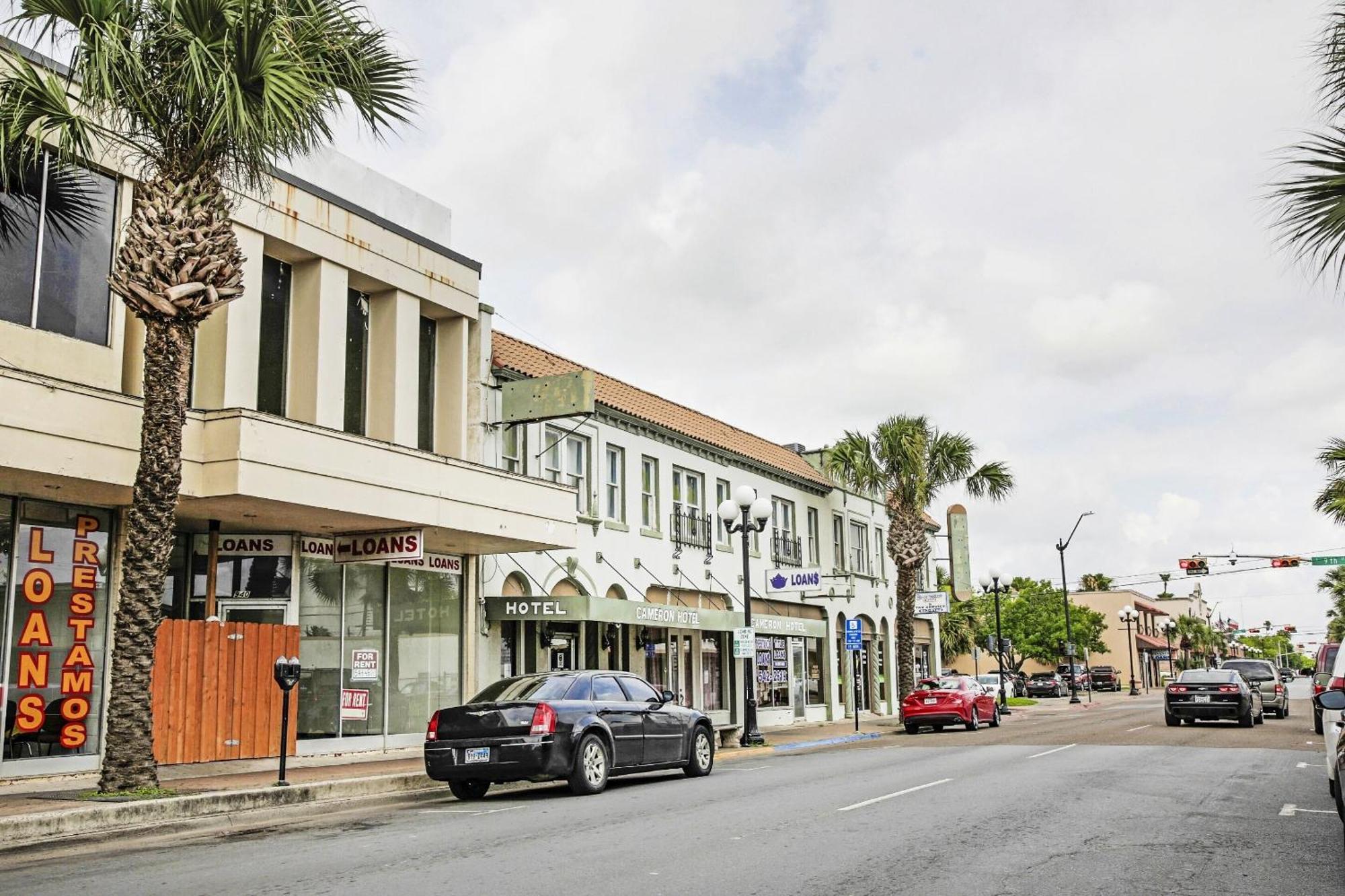 OYO Cameron Historic Hotel Brownsville I-69E Extérieur photo