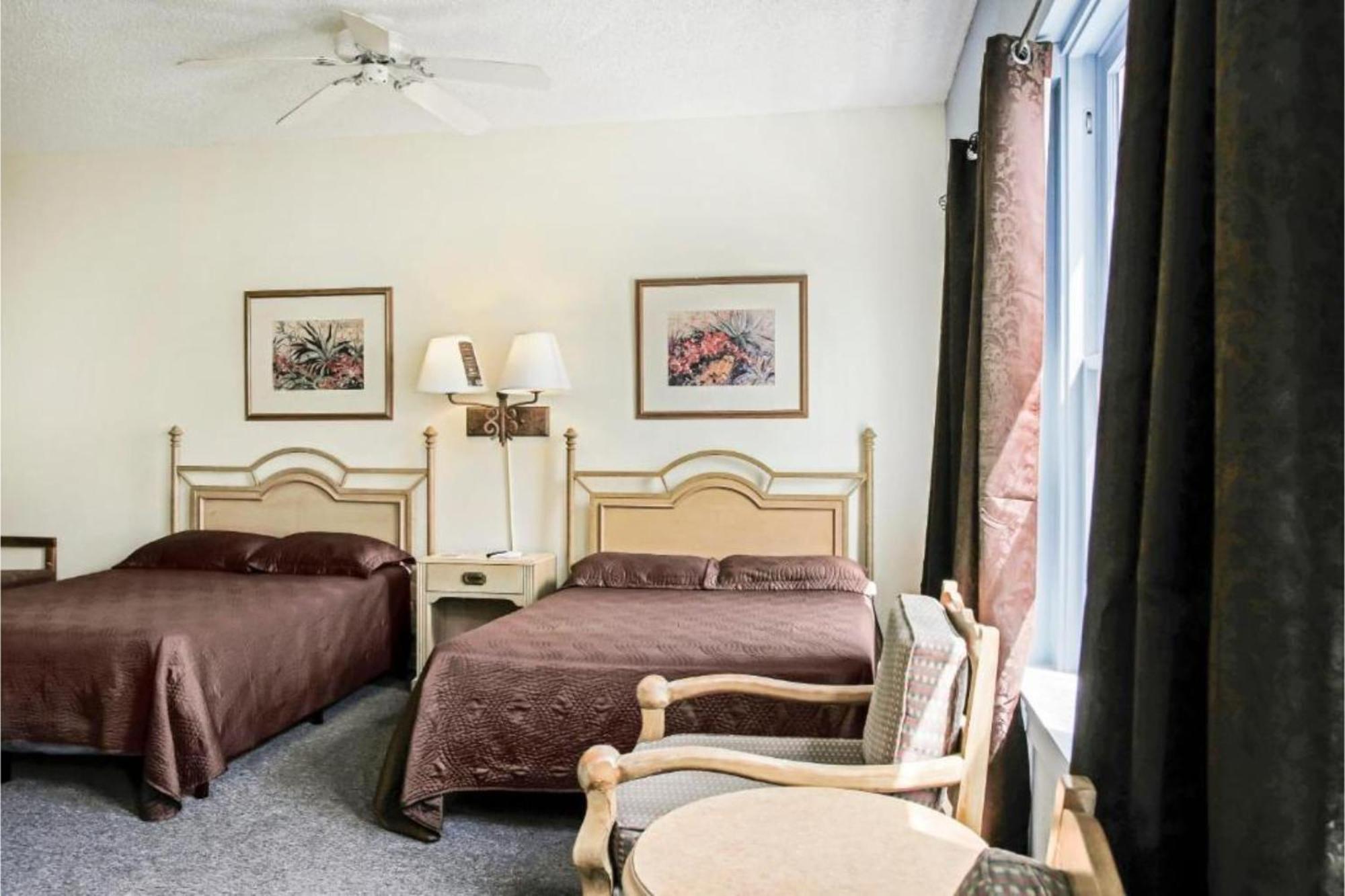 OYO Cameron Historic Hotel Brownsville I-69E Extérieur photo