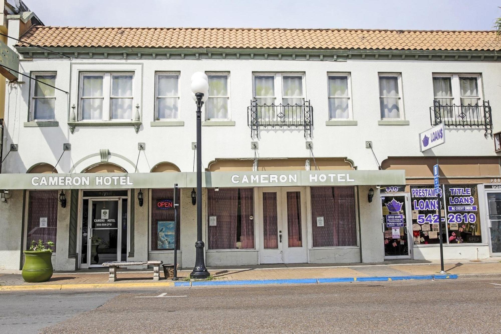 OYO Cameron Historic Hotel Brownsville I-69E Extérieur photo